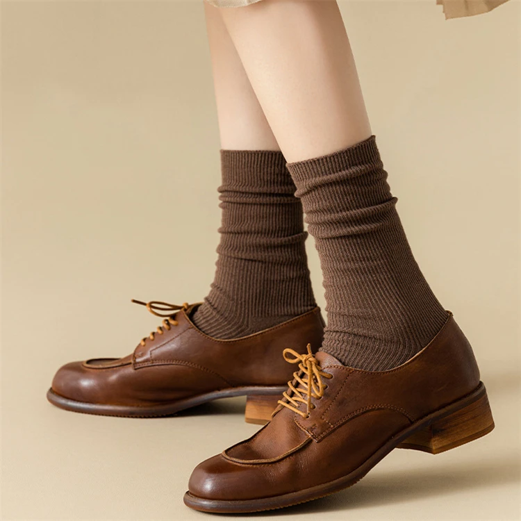 Frauen Baumwolle Socken Neue Herbst Casual Einfache Feste Farbe Winter Warme Socken Für Frauen Koreanischen Stil Mittleren Rohr Mädchen Pile socken – Detail 2