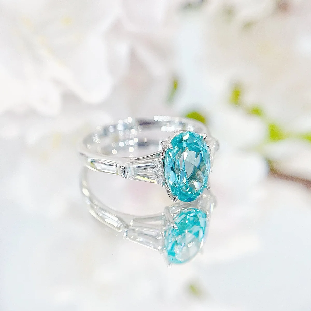 Trapezoid Three-stones Style Lab Grown Paraiba Gemstone Ring 18K White Gold Prong Setting Oval Solitaire Paraiba Tourmaline Ring