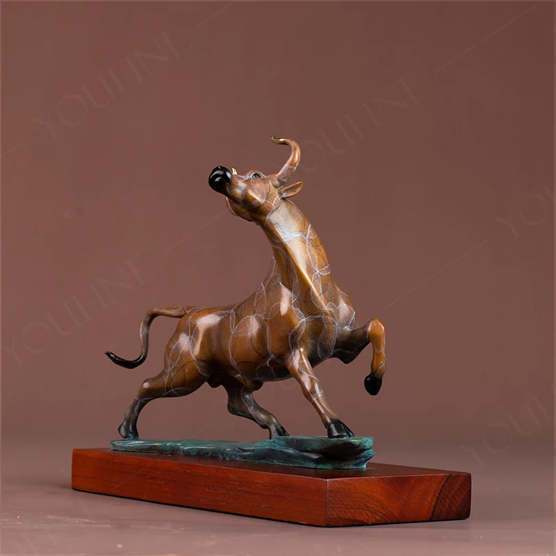 Modern Art Bronze Bull Statue Bronze Wall Street Charging Bull Sculpture Animal Bronze Crafts Home Decor Ornament Business Gifts