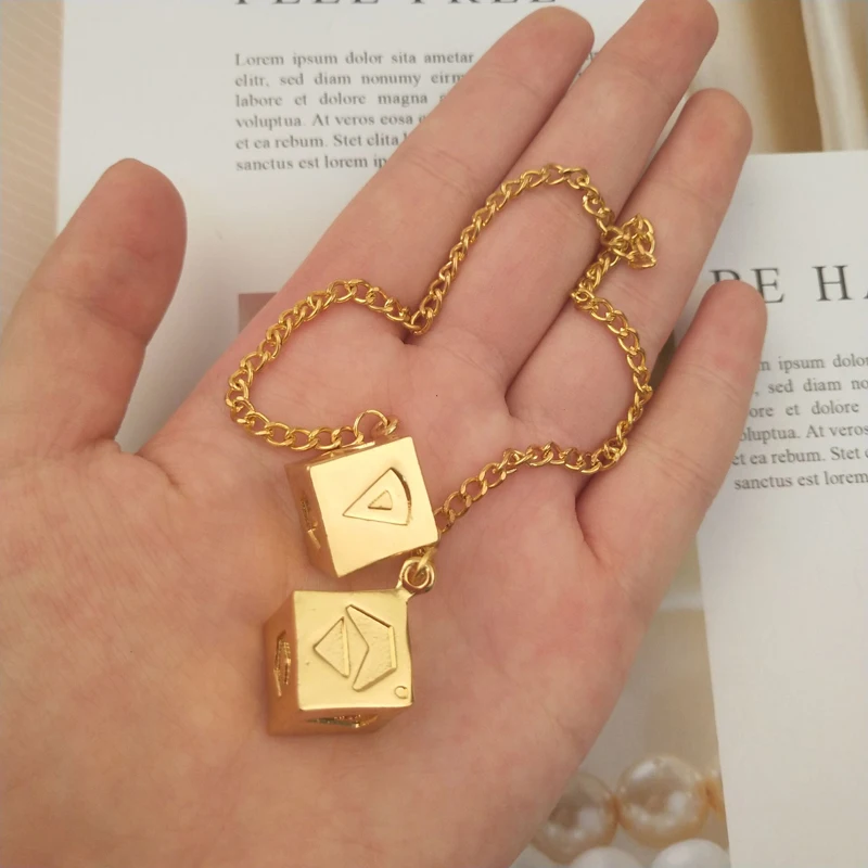 Big Gold Color Han Solo Lucky Dice Prop,1.25 Cm Dice With Link Chain Car Interior Decoration Star Wars Car Mirror Jewelry