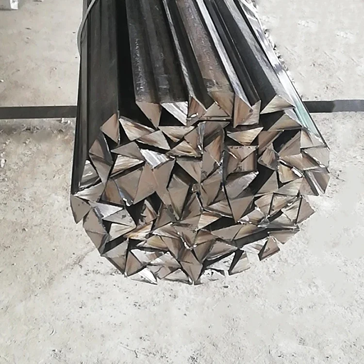 

# Твердый треугольный стальной стержень