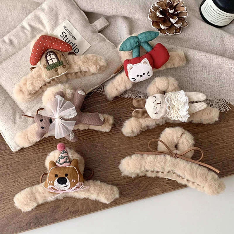 Nuevos muñecos de peluche bonitos para invierno, casa de animales pequeños, serie para niños, pinzas para el pelo en la parte posterior de la cabeza, tocado con Clip de tiburón para el pelo para mujer