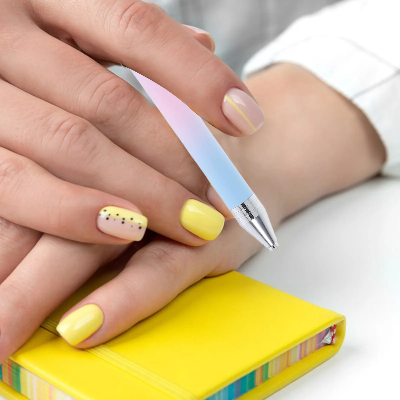 Set di 1 Penna Raccogli Strass per Nail Art, Strumento Ricaricabile per Manicure, Raccoglitore di Gemme e Cristalli, Accessori Leggeri per Unghie