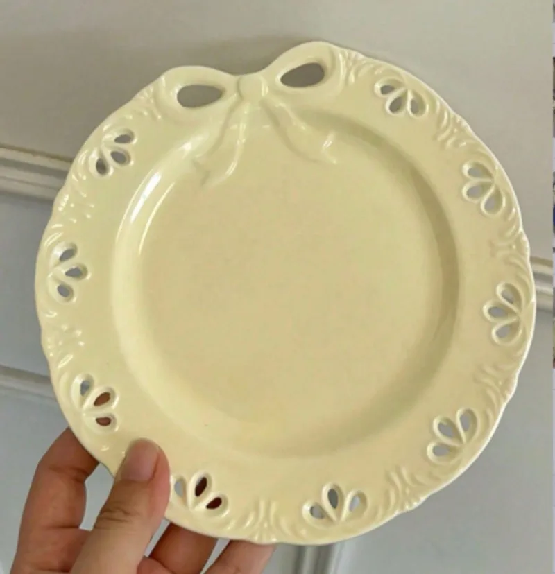 Ins French Hollowed Out Relief Western Food Plate Cake and Dessert Plat Home Decoration Plate with High Aesthetic Value Bow