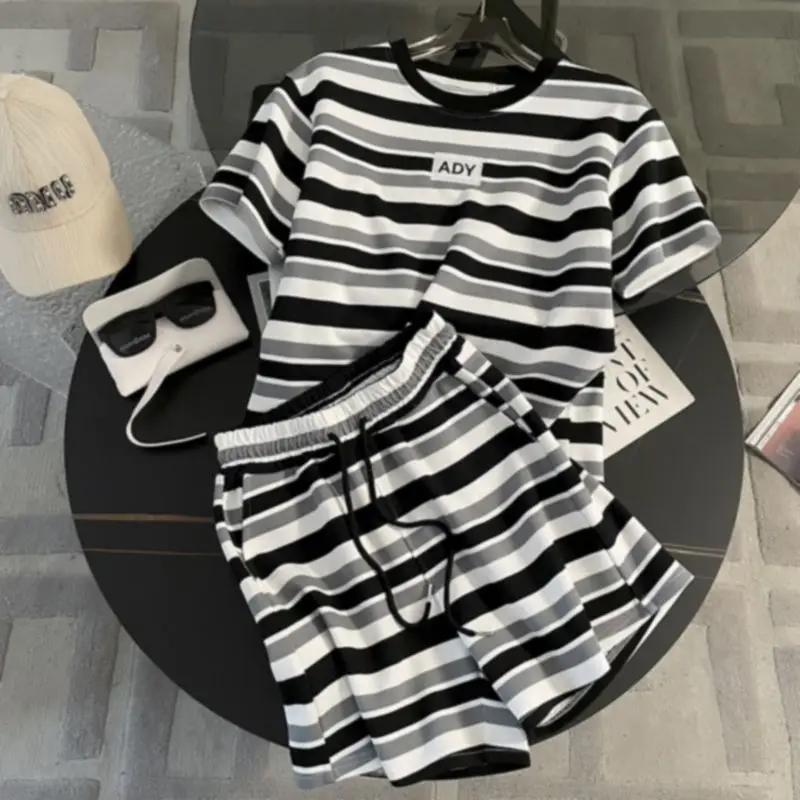 

Женский повседневный свободный костюм-двойка, летняя мода, полосатый круглый вырез, короткий рукав, спортивные шикарные короткие комплекты, одинаковые комплекты с эластичной резинкой на талии