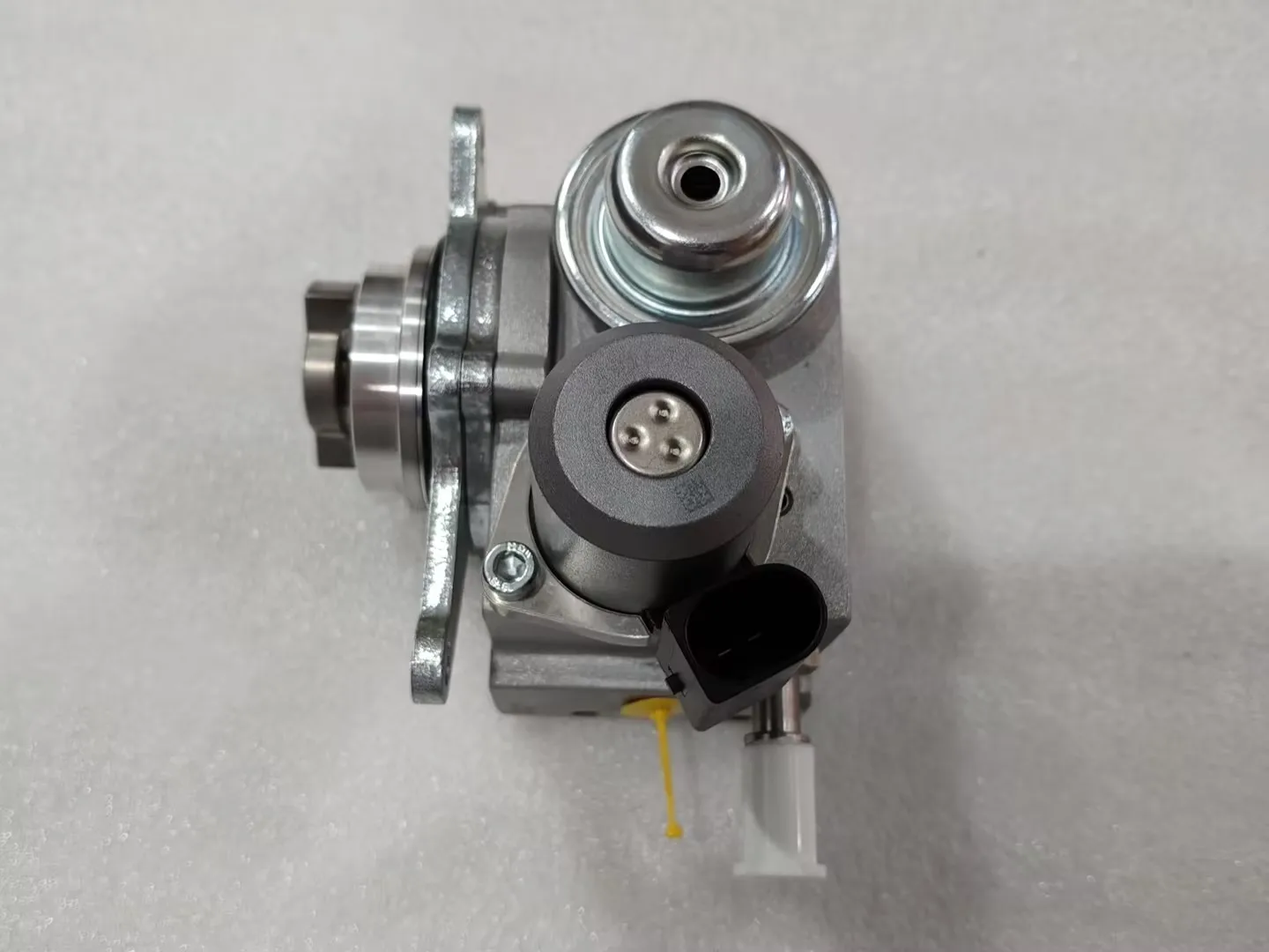 High Pressure Fuel Pump Turbocharger 13517588879 13537528345 1675941280 1920.LL 9819938480 for 3008 308CC 308S C4L DS5