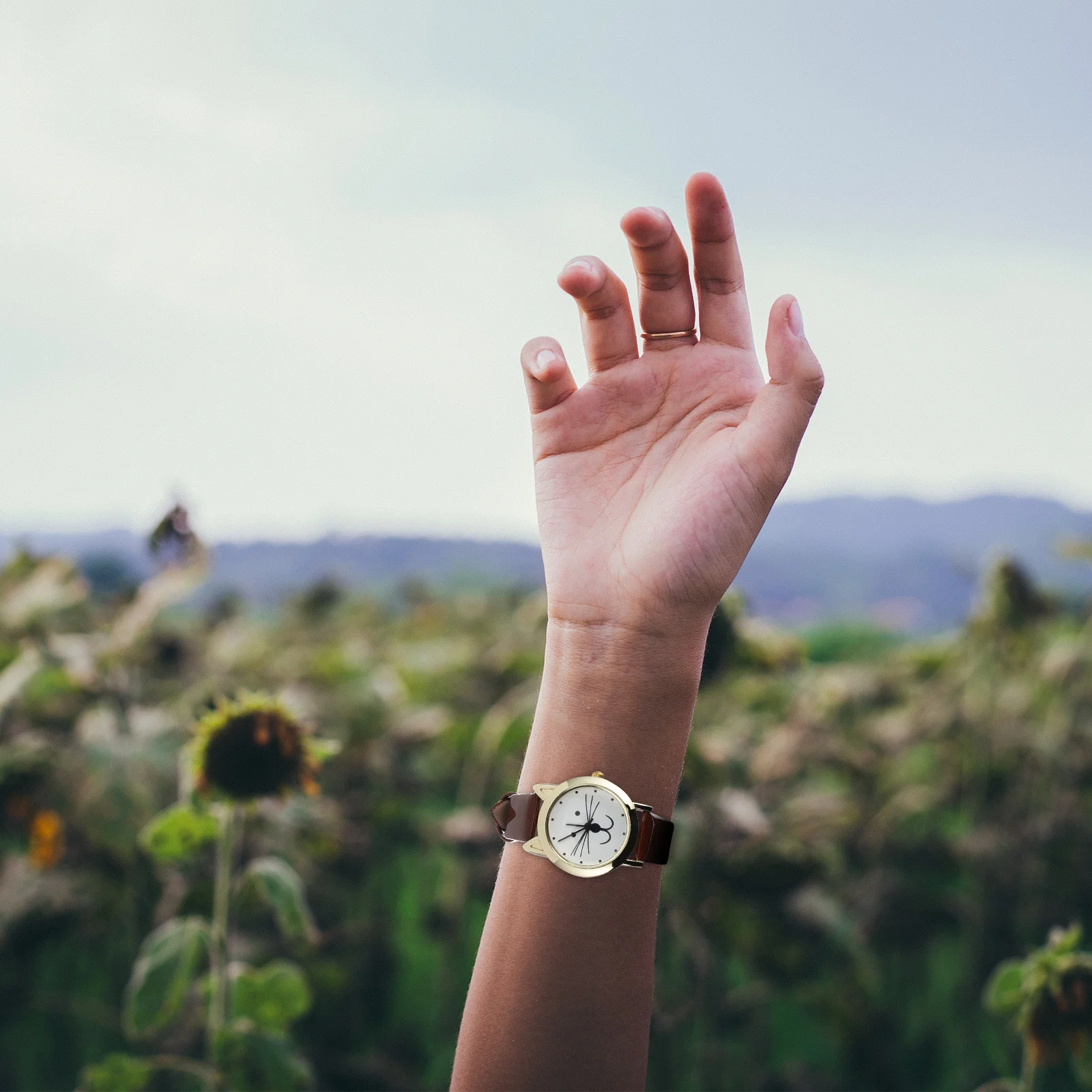 

Fashionable Women Cartoon Watch Lovely Cat Design Adjustable Strap Daily Wear Gift for Her Fashion Woman Watch