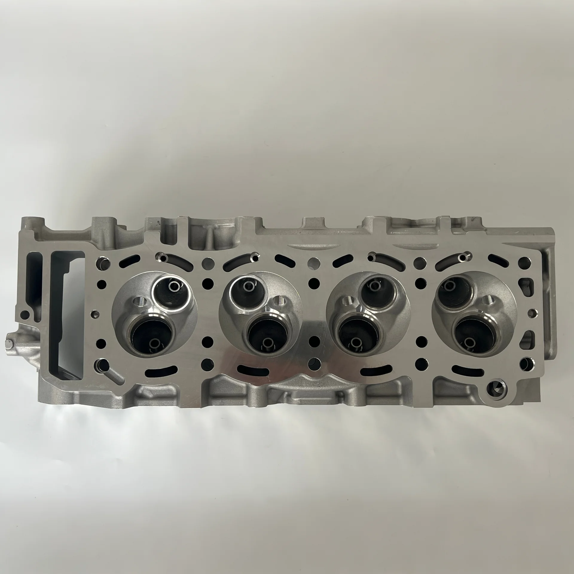 قطع غيار محرك السيارة، رأس الأ - مراجعة Engine Cylinder Head وسعره