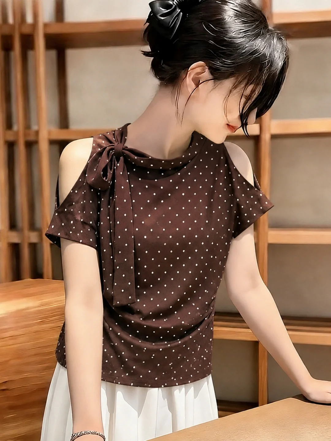 

Korean Style Shoulder Bared T-Shirt with Belt Short Sleeve Commute Fashionable Shirt Sexy Top for Summer 2026