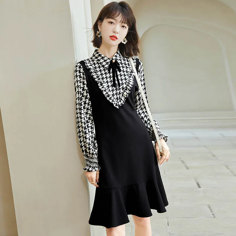 

2023 Autumn New Fashioon Ruffles Plaid Spliced Long Sleeve Black Dress for Women Elegant Vintage Slim Casual Mid-long C1805