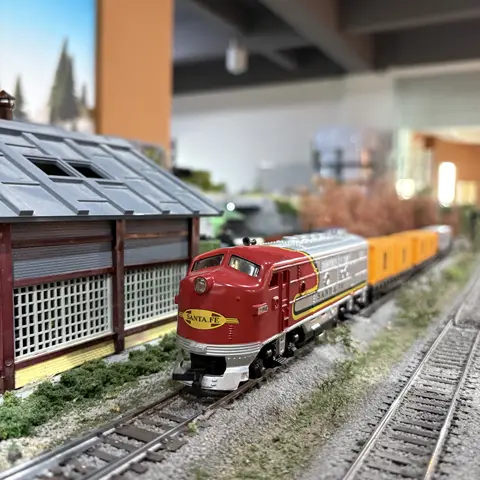 HO 1:87 scale cast iron locomotive simulation model, American retro FP7 series diesel locomotive, home decoration collectible