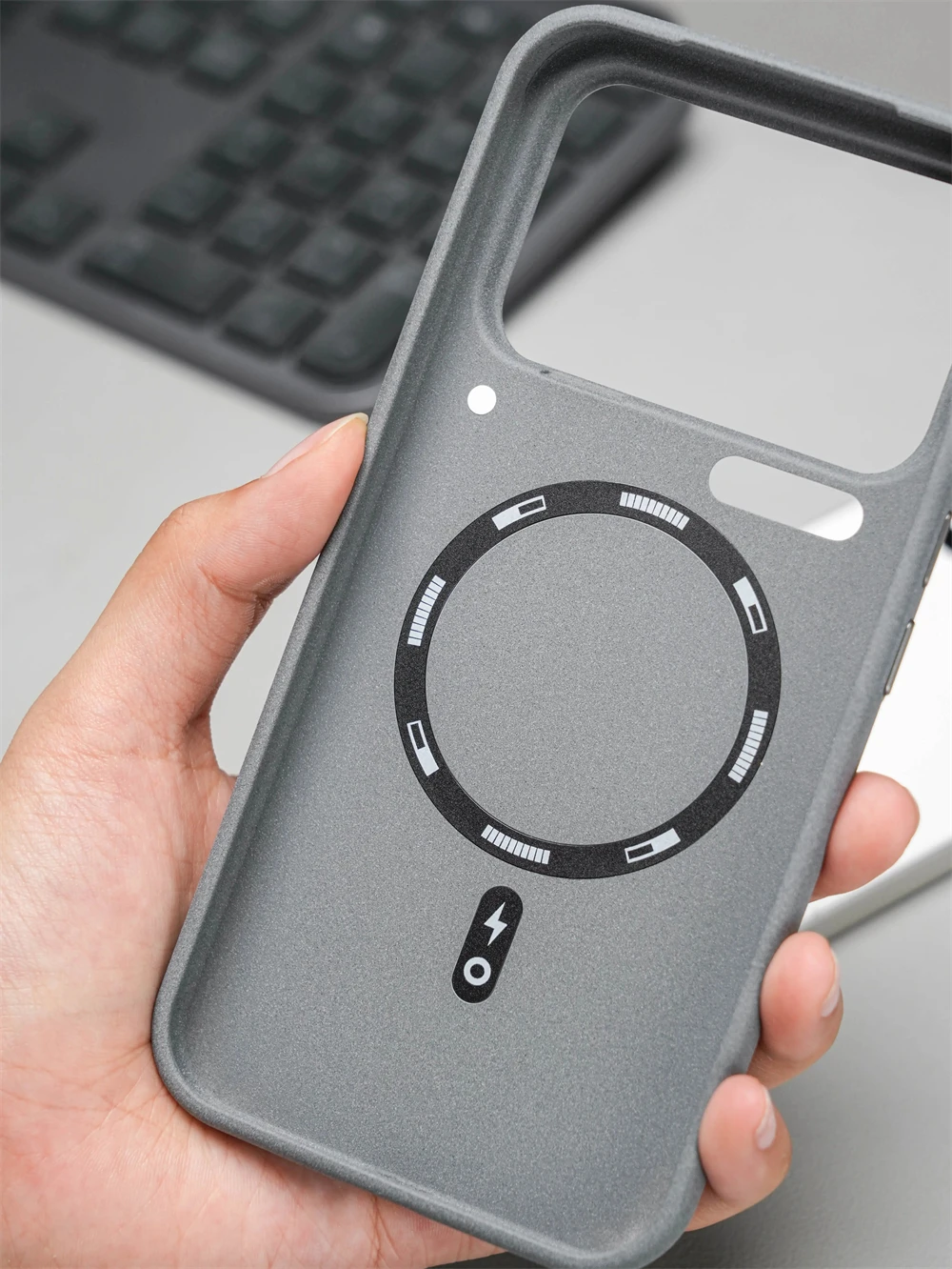 Luksusowe, jednokolorowe, matowe, miękkie silikonowe etui Rock Sand do Xiaomi MI 17 Pro Max Poco F8 Ultra z magnetycznym ładowaniem bezprzewodowym. — zdjęcie produktu 5