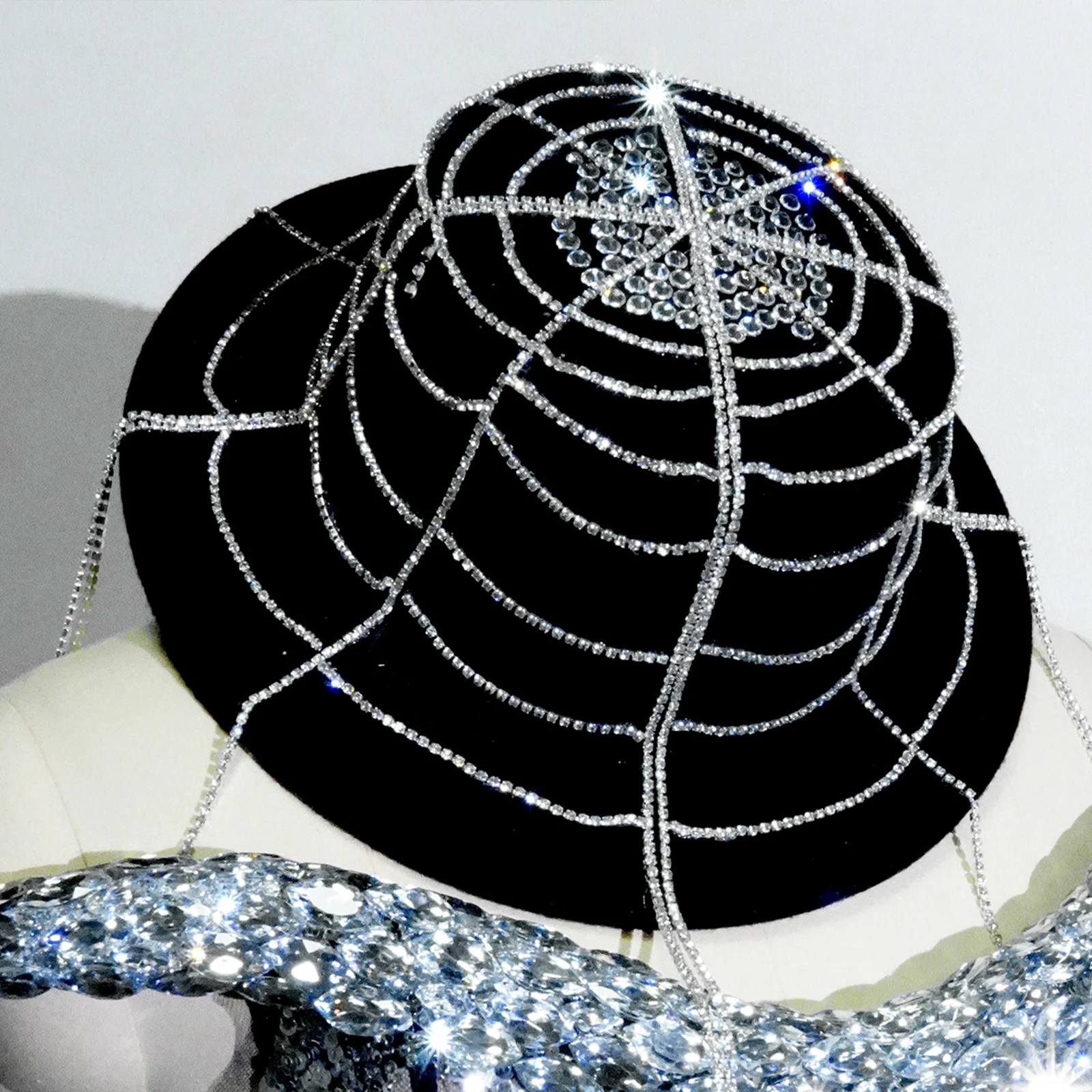 

Цепочка со стразами, сценические шляпы, комплекты для выпускного танцовщицы, аксессуары для певиц, полное стекло, светоотражающее дискотека, блестящее для костюмированной вечеринки