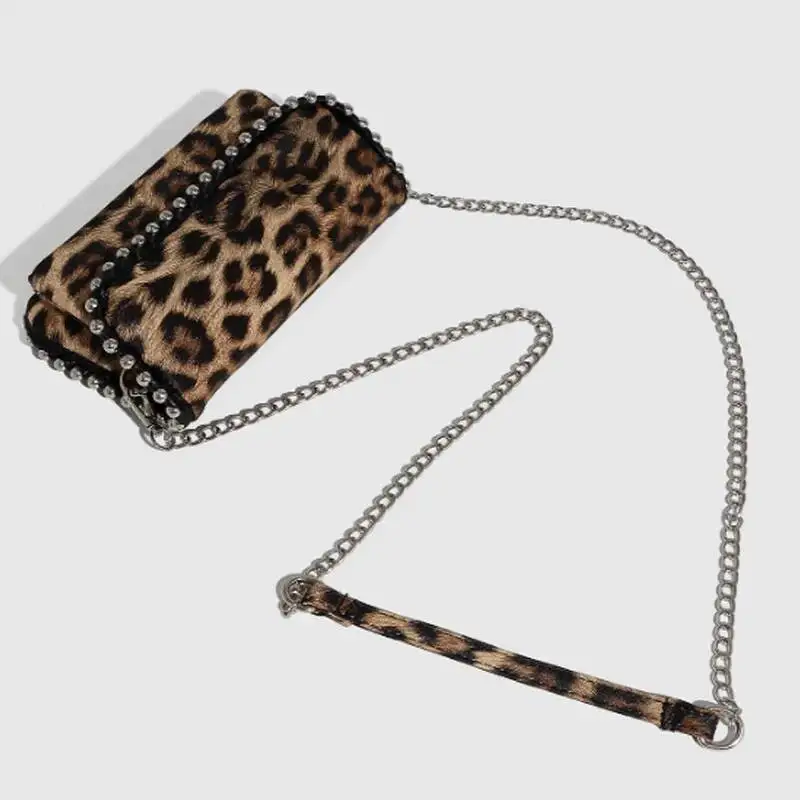 2025 otoño nueva moda y versátil estampado de leopardo hombro de gama alta cadena de perlas bolso cruzado Casual