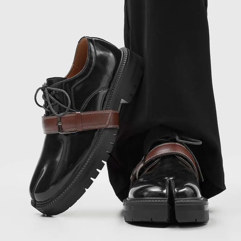 New Split Toe Men Shoes  Style Thick Sole Personalized Commuting Horseshoe Shoes with Belt Buckle Decoration Casual Derby Shoes