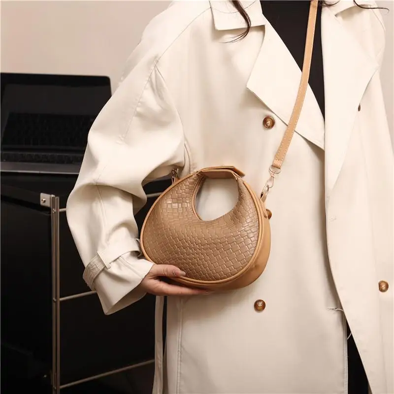 Fashionable Crocodile Pattern New Moon Shoulder Bag Women's Handbag Stylish Simple Summer 2026 Handbag Trendy Ladies Bag