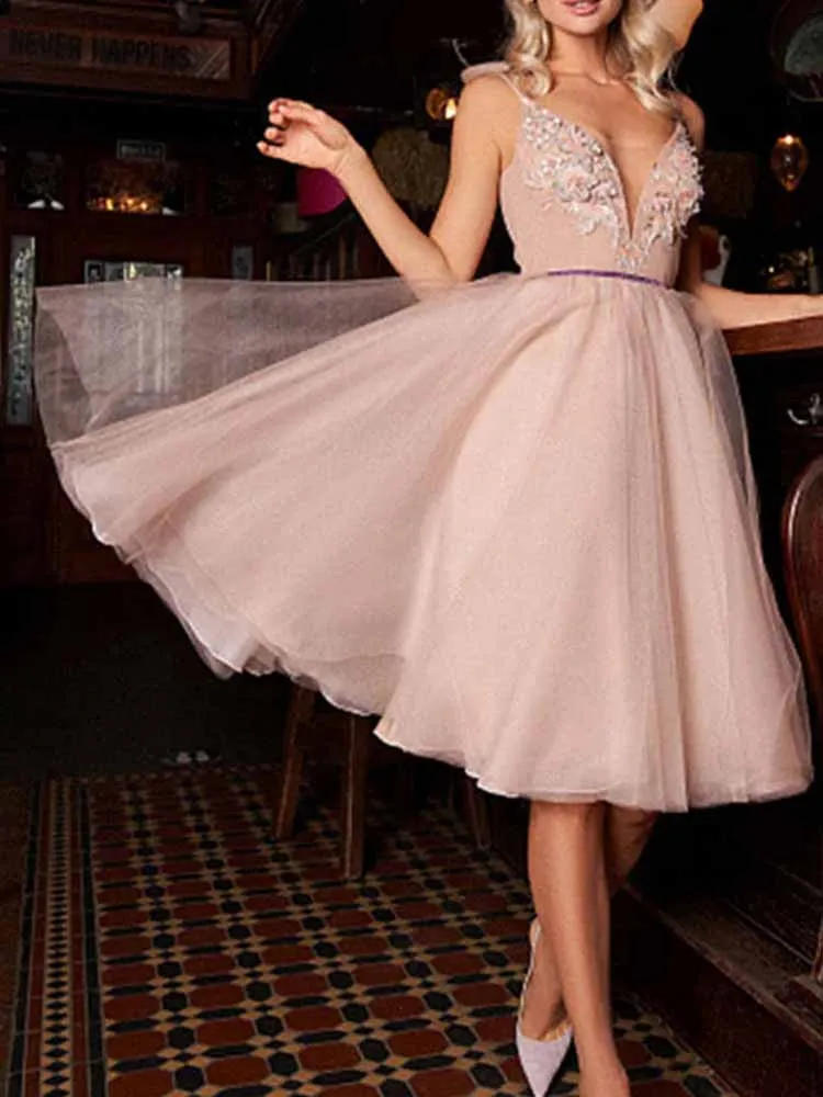 Chic Groom's Mother Dresses Tulle A-line Cocktail Party Dresses Rose Pink V-neck Lace Button Backless Wedding Guest Dresses Midi