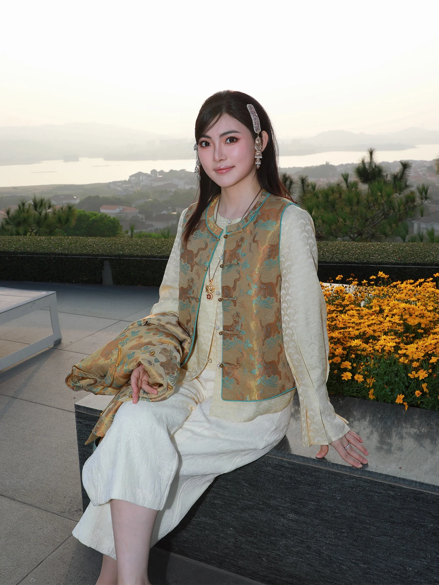 Aw Wang Na Na Silk …