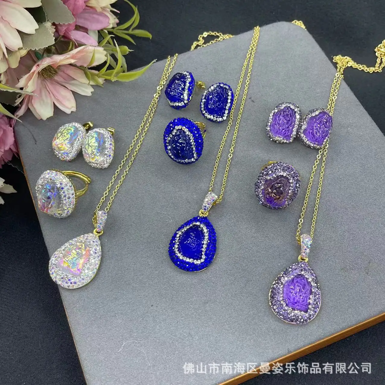

Ore colorful fluorescent crystal three-piece jewelry set vintage French pendant necklace earring ring accessories direct sales