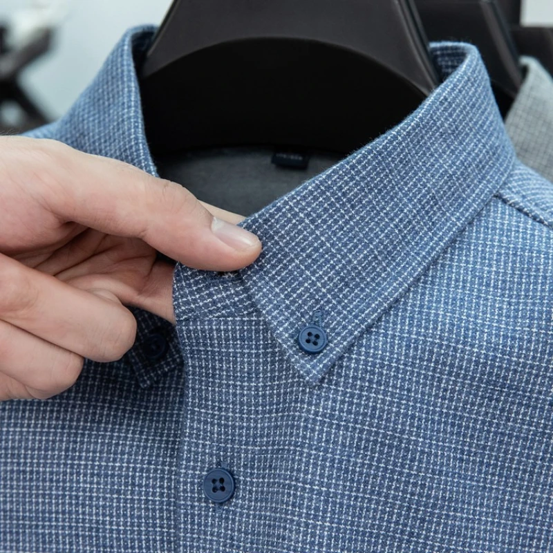 قميص رجالي مبطن بالصوف، لون خالص جديد، تصنيف الأكثر مبيعًا على الطراز البريطاني، شبكة دقيقة للتدفئة