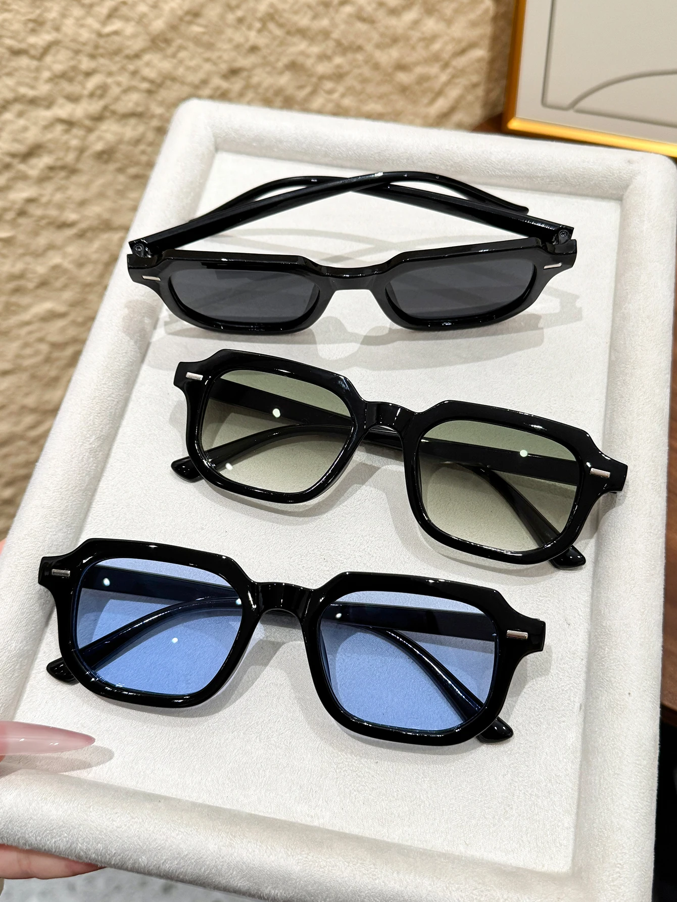 3-teiliges Set klassischer kleiner quadratischer Sonnenbrillen für Damen und Herren, hochwertige Sonnenbrillen für Reisen und Autofahren, Bonbonfarben – Detail 5