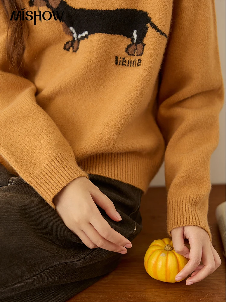 MISHOW Oranje Ronde Hals Trui voor Vrouwen 2025, Herfst Winter Nieuwe Worst Hond Cartoon Jacquard Losse Casual Kint Top MXE48Z2578