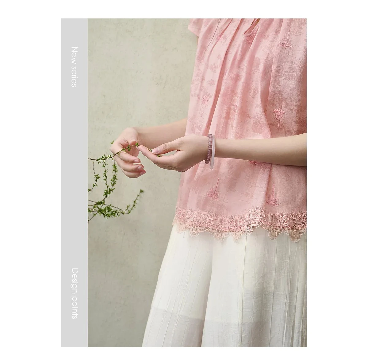 SENTUBILA Elegante Bestickte Jacquard-Chiffonbluse für Damen, Rosa, mit Gepinntem Plissee-Stehkragen und Spitzensaum, Locker Geschnittenes Hemd 162VF5004 – Detail 7