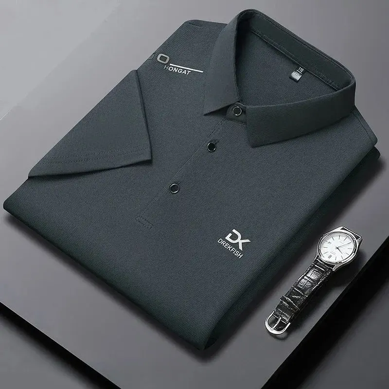 New Men's Business Casual Short Sved Shirt with Badge Sol Cool Feeling Three Acetate Fiber City Walk  Shirt Clean Fit Style