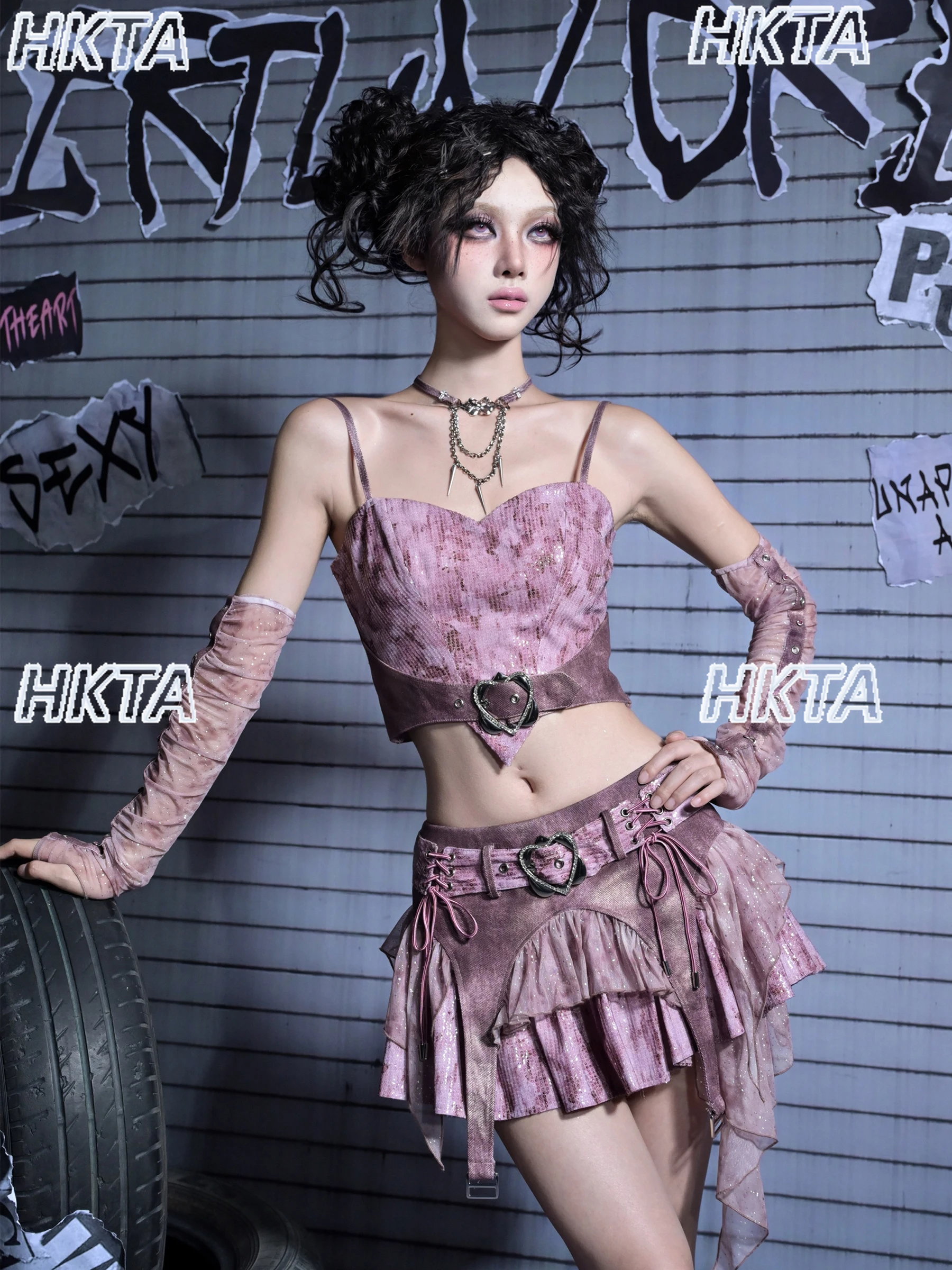 

Y2k Hot Girl Punk Style Sweet and Cool Autumn Bubble Short Sleeve Love Suspender Vest Ladies Pink Two Piece Sets Short Top Women