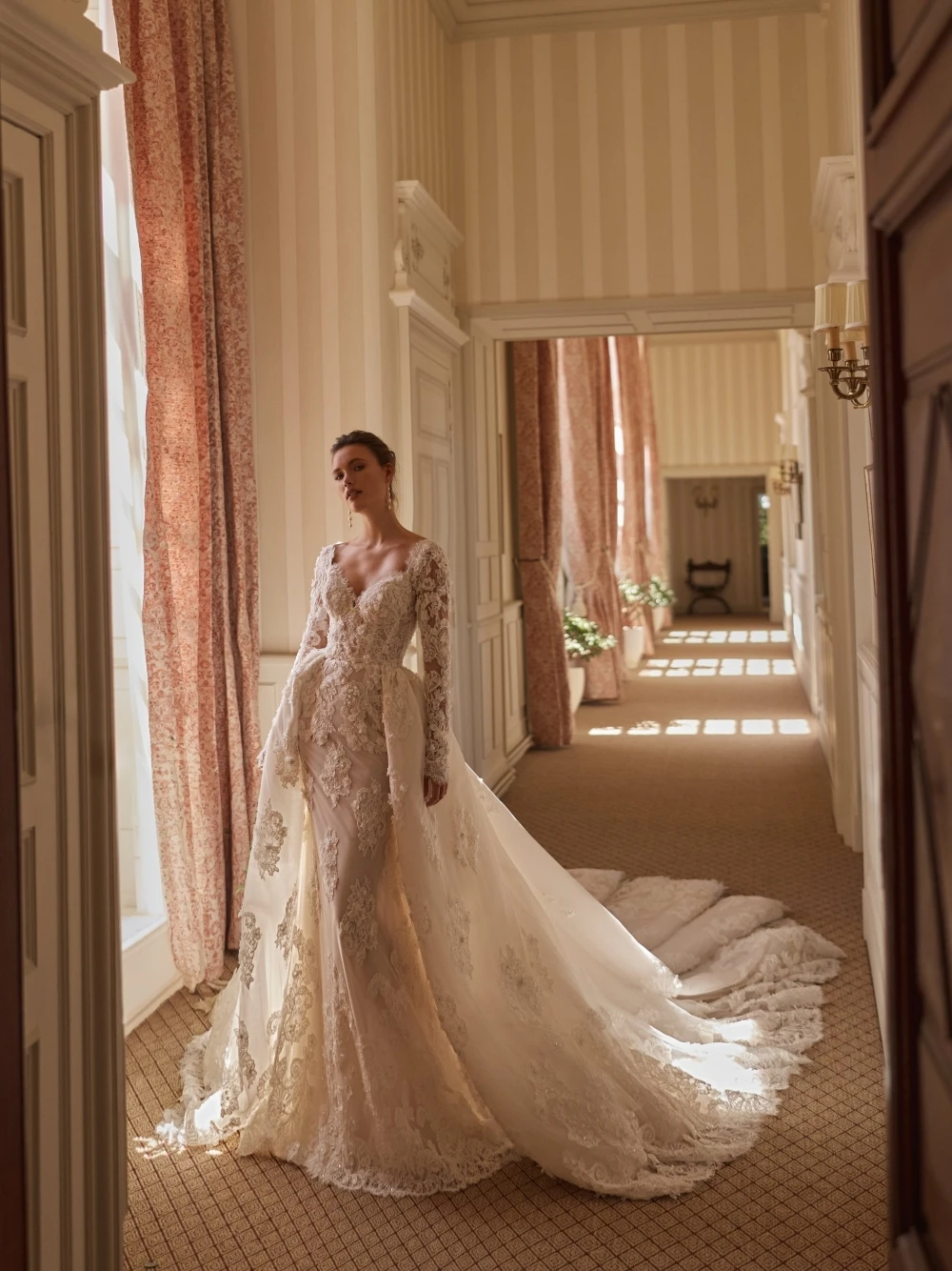 Romantic 3D Floral Lace Wedding Dress Destination Elegant Appliques Detachable Tulle Train Bridal Gown Customized For Brides