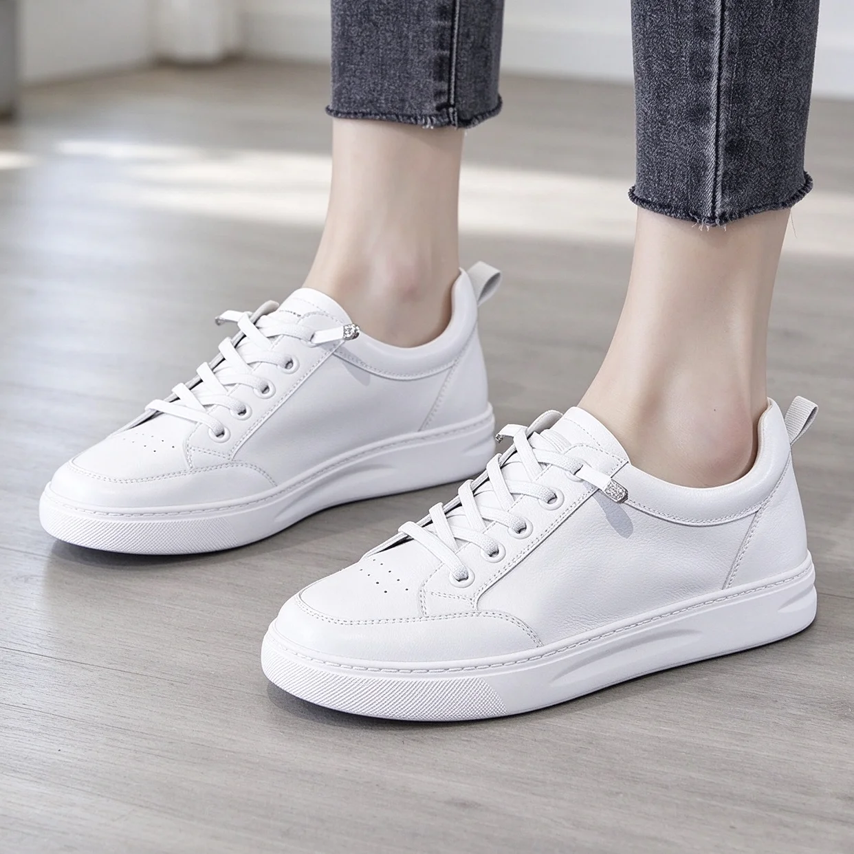 Zapatillas blancas de cuero genuino para mujer, cómodas, de estilo casual, con plantilla de piel de cerdo, transpirables, de fácil calzado, ideales para el uso diario y para caminar.