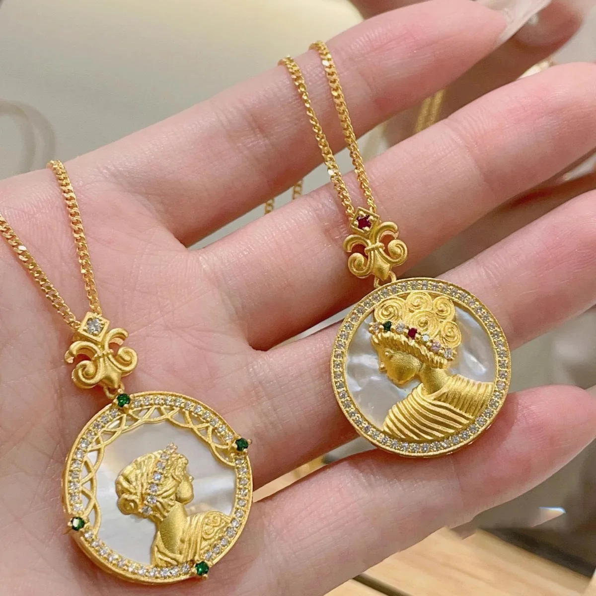 9999 24K real gold retro court style White Shell Queen necklace light luxury high fashion super expensive