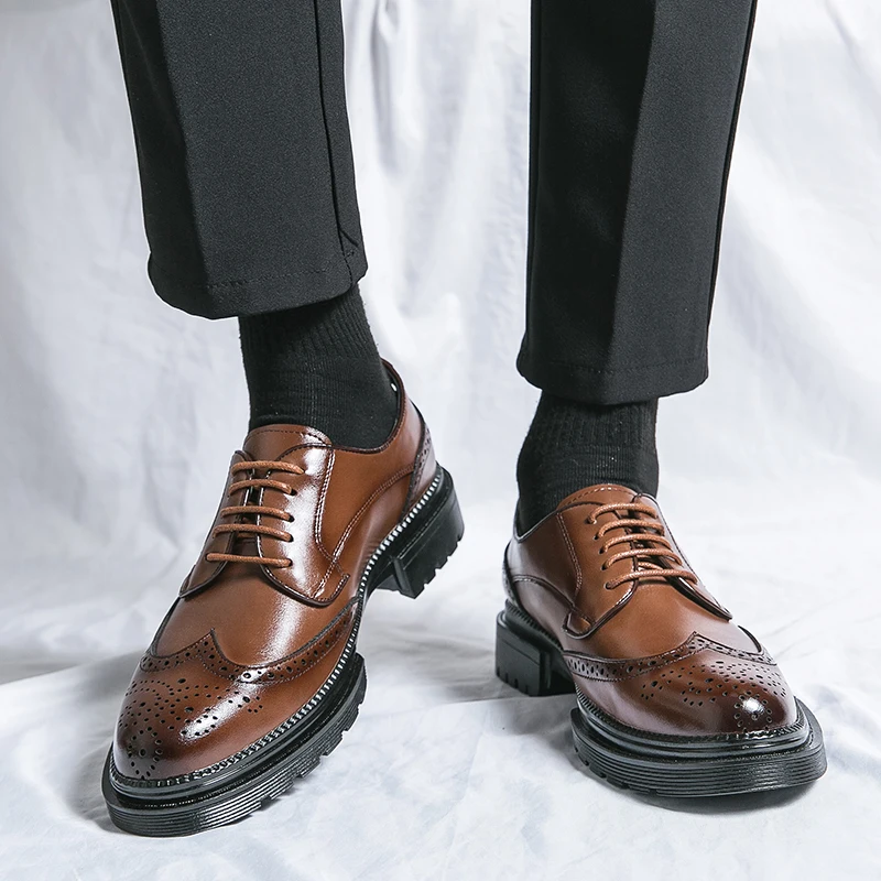 

Men Summer Carved Derby Shoes Lace Up Breathable Business Casual Height Increasing Office Youth Banquet Wedding Fashion Shoes