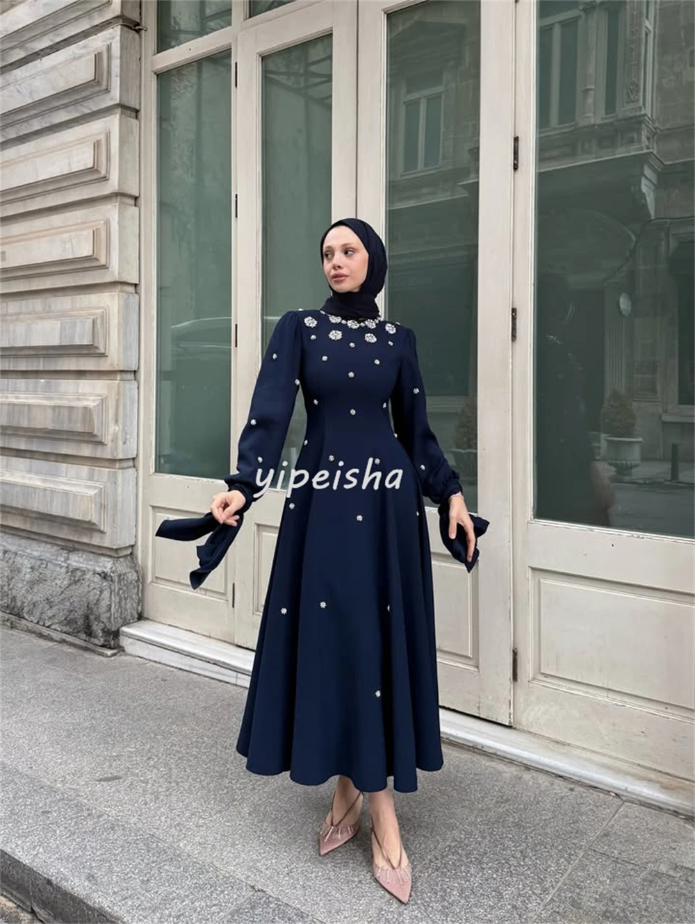 Abiti midi con scollo rotondo a trapezio in jersey classico personalizzato di alta qualità con strass e pieghe Abiti da cerimonia su misura abbinati eleganti