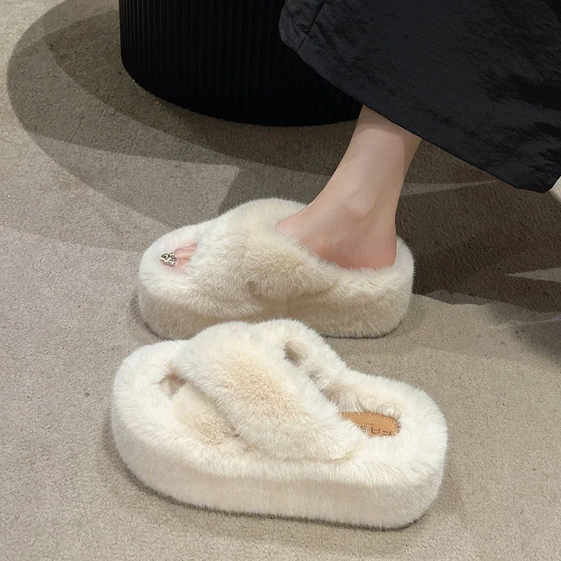 Zapatilla peluda de piel sintética para mujer, pantuflas de felpa esponjosas de lujo para casa, plataforma suave y peluda para niña, Sabot plano informal para interiores, punta redonda para invierno