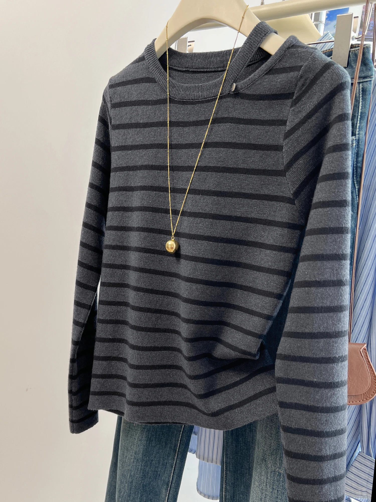 

Slimming Loose Knitted Sweater Women's Winter Faion Age-Defng Hollow out Striped Top Korean Sle Commute Wind