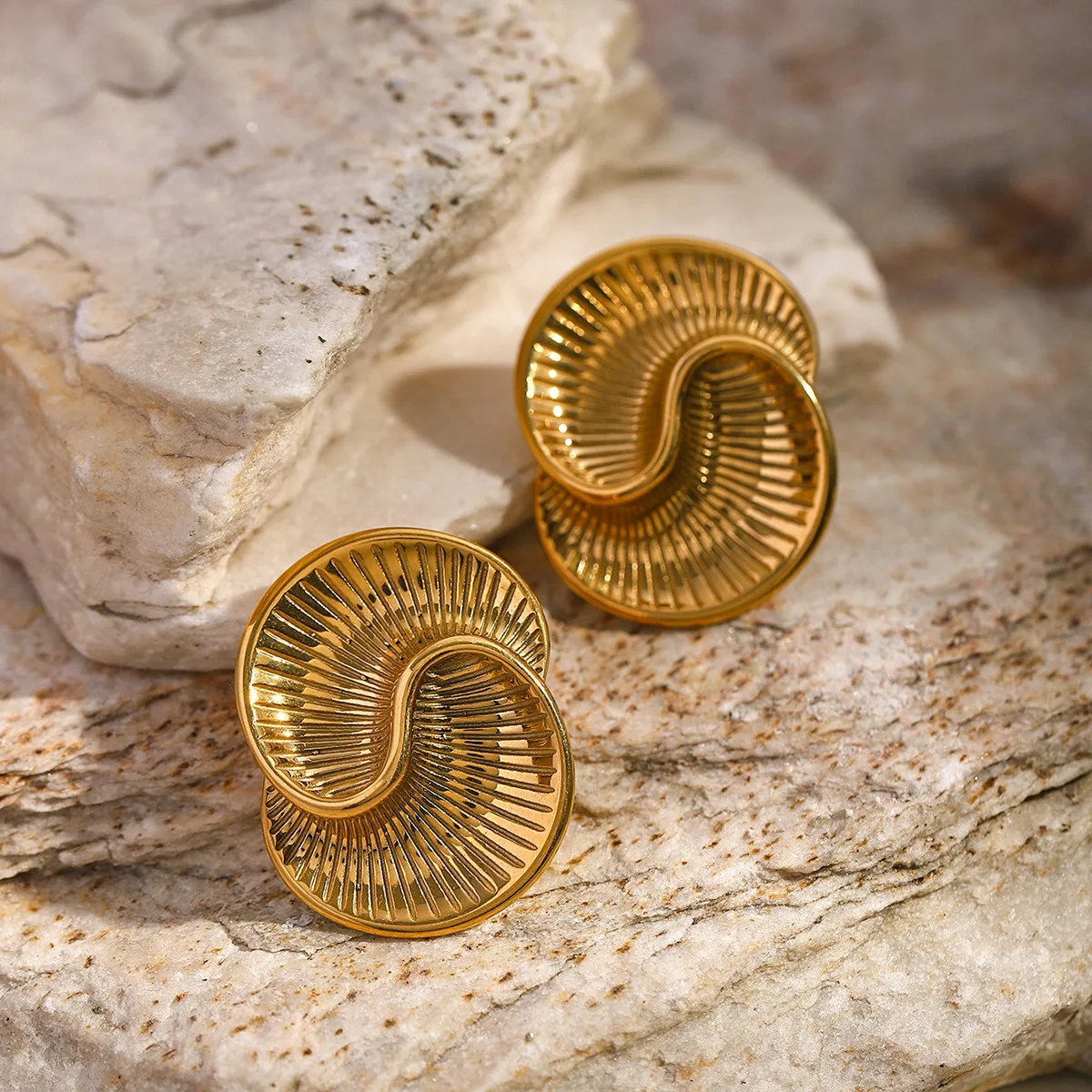 

Stainless Steel PVD 18K Gold Plated Tarnish Twist Stud Earrings For Woman Jewelry Wholesale Summer Trendy
