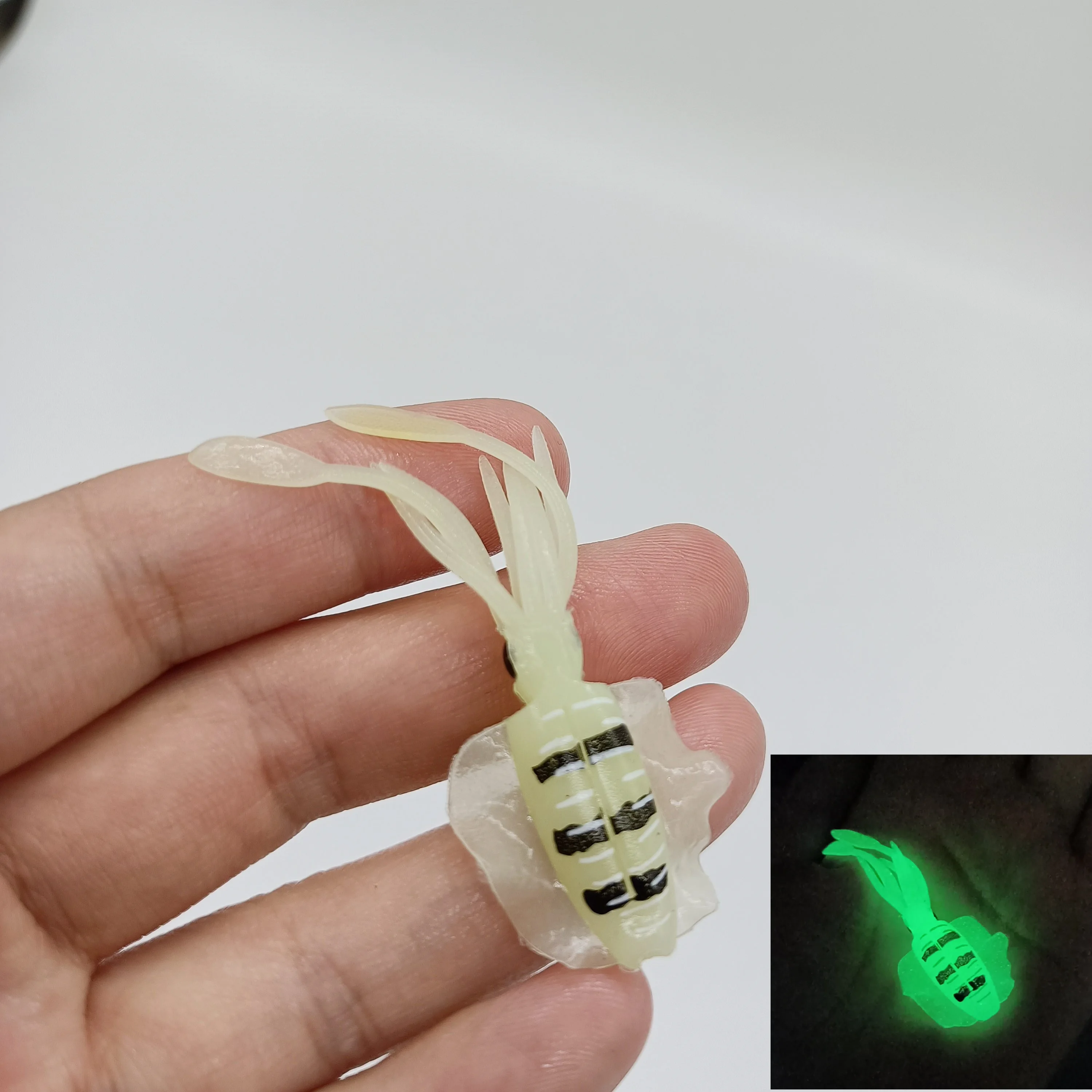 DUODUOYU 1PCS Mini Weiche Tintenfisch Angeln Locken 6cm 2g Leucht UV Tintenfisch Jigs Für Süßwasser Angeln locken Wobbler Köder Angelgerät – Detail 17