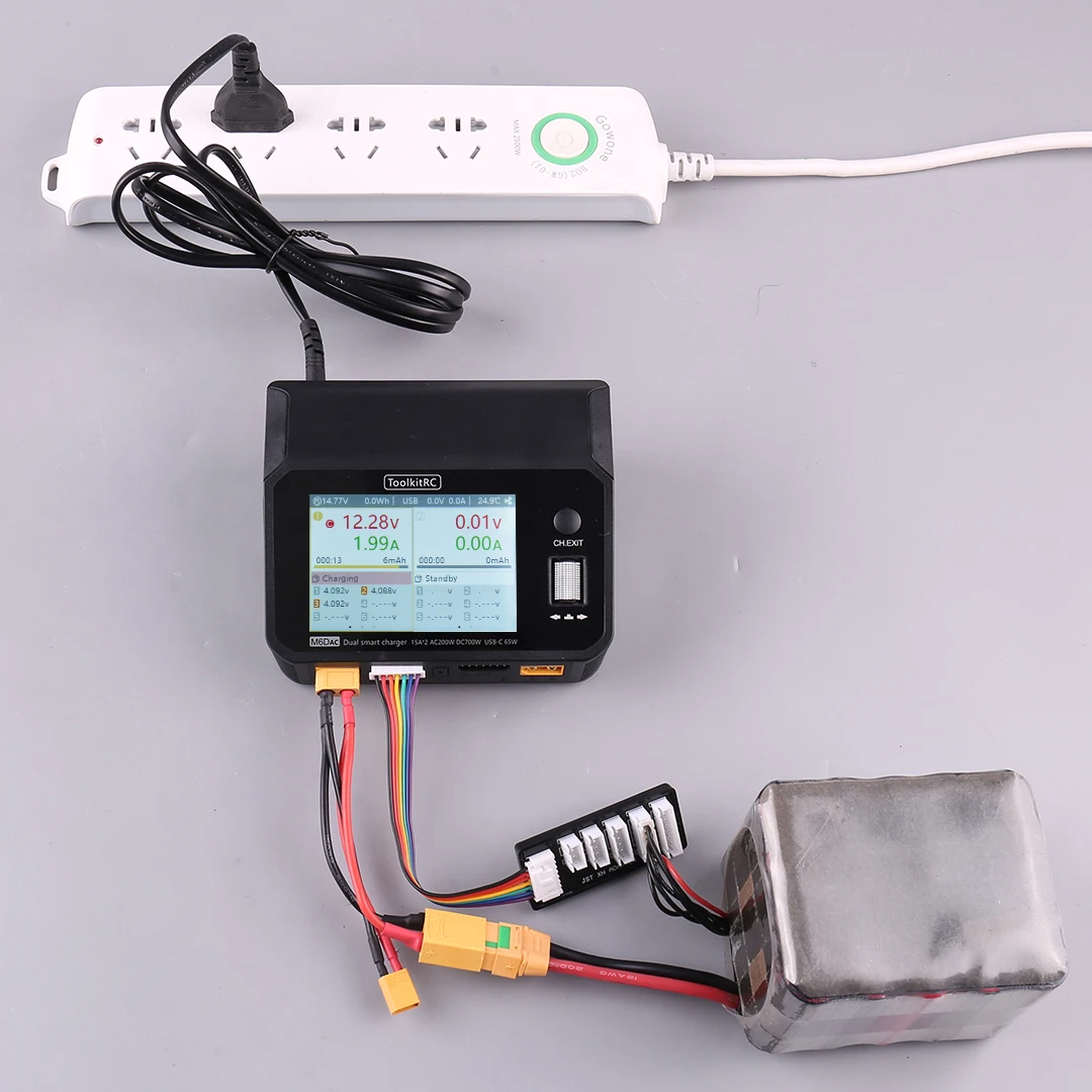 ToolkitRC M6DAC AC 200W DC 700W 15A*2 USB-C 65W QC3.0 Dual Channel Smart Lipo Battery Charger Discharger for 1-6S Lipo Battery