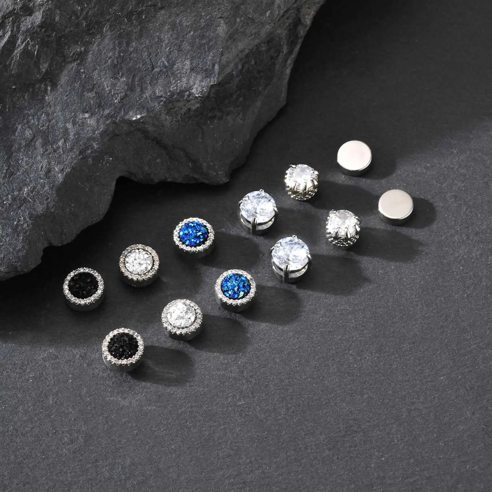 Vnox Magnetische Clip-Ohrringe ohne Piercing, Hip-Hop Zirkon-Ohrstecker für Männer und Frauen, Modischer Silberfarbener Runder Ohrschmuck Party-Geschenke