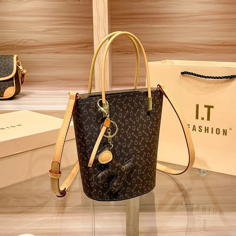 

Дизайнерская элитная сумка для подгузников, женская роскошная сумка через плечо, элегантная кожаная сумка, минималистичная стильная вместительная сумка-тоут