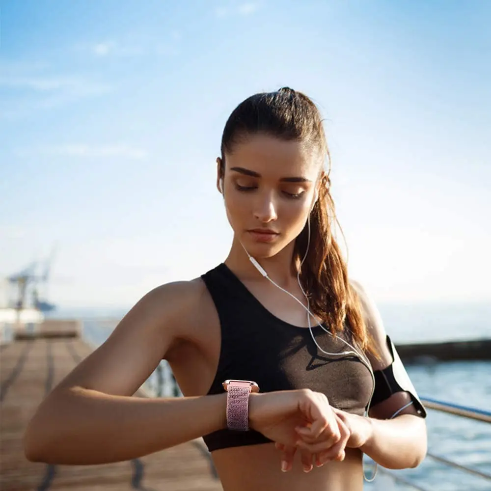 สายรัดผ้าไนลอนแบบใหม่สำหรับ Fitbit Versa 4 3 SENSE 2 STRAP smartwatch สายรัดข้อมือสำหรับเล่นกีฬาของผู้หญิง