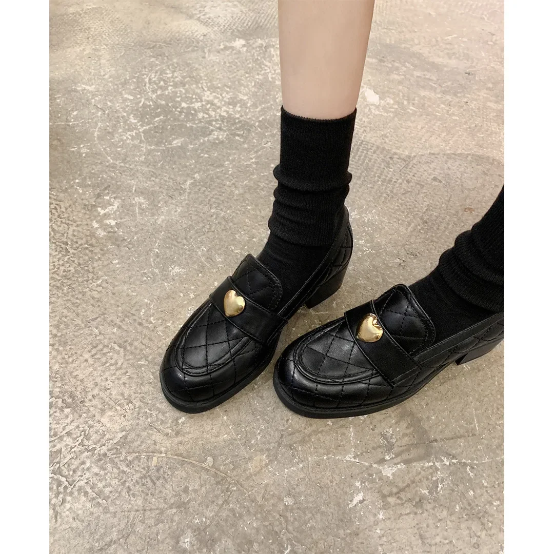 A large number of spot soft sheepskin black casual shoes rhombic love women's shoes buckle thick with lazy loafers shoes.