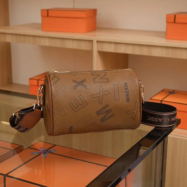 

Новая женская сумка-подушка с монограммой, осень 2026, модная премиум-сумка через плечо, трендовая повседневная сумочка для ежедневных выходов