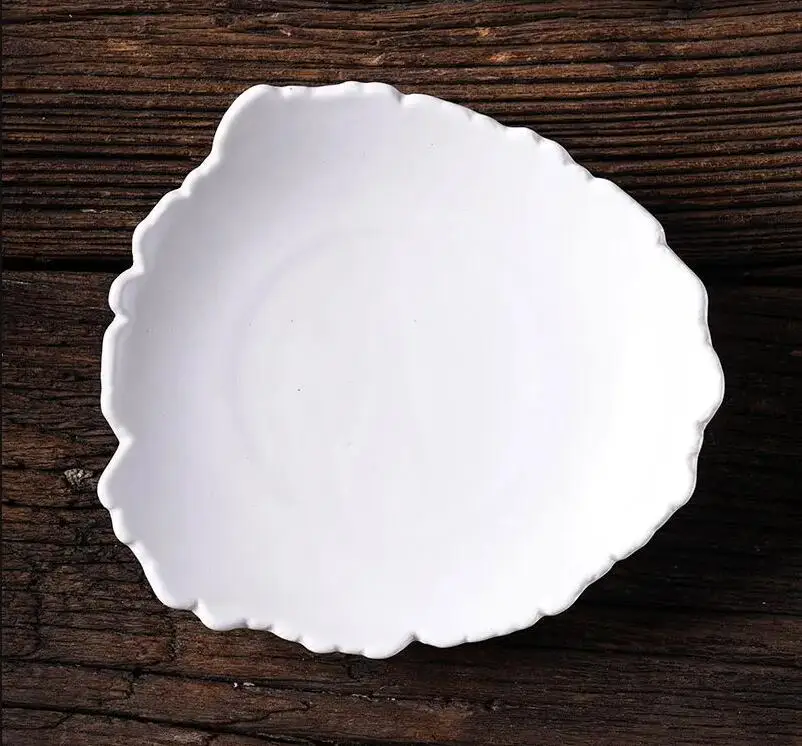Vajilla de cerámica para el hogar, plato de ensalada de fruta blanca, plato principal Gourmet de forma Irregular, estilo nórdico, Hotel, restaurante