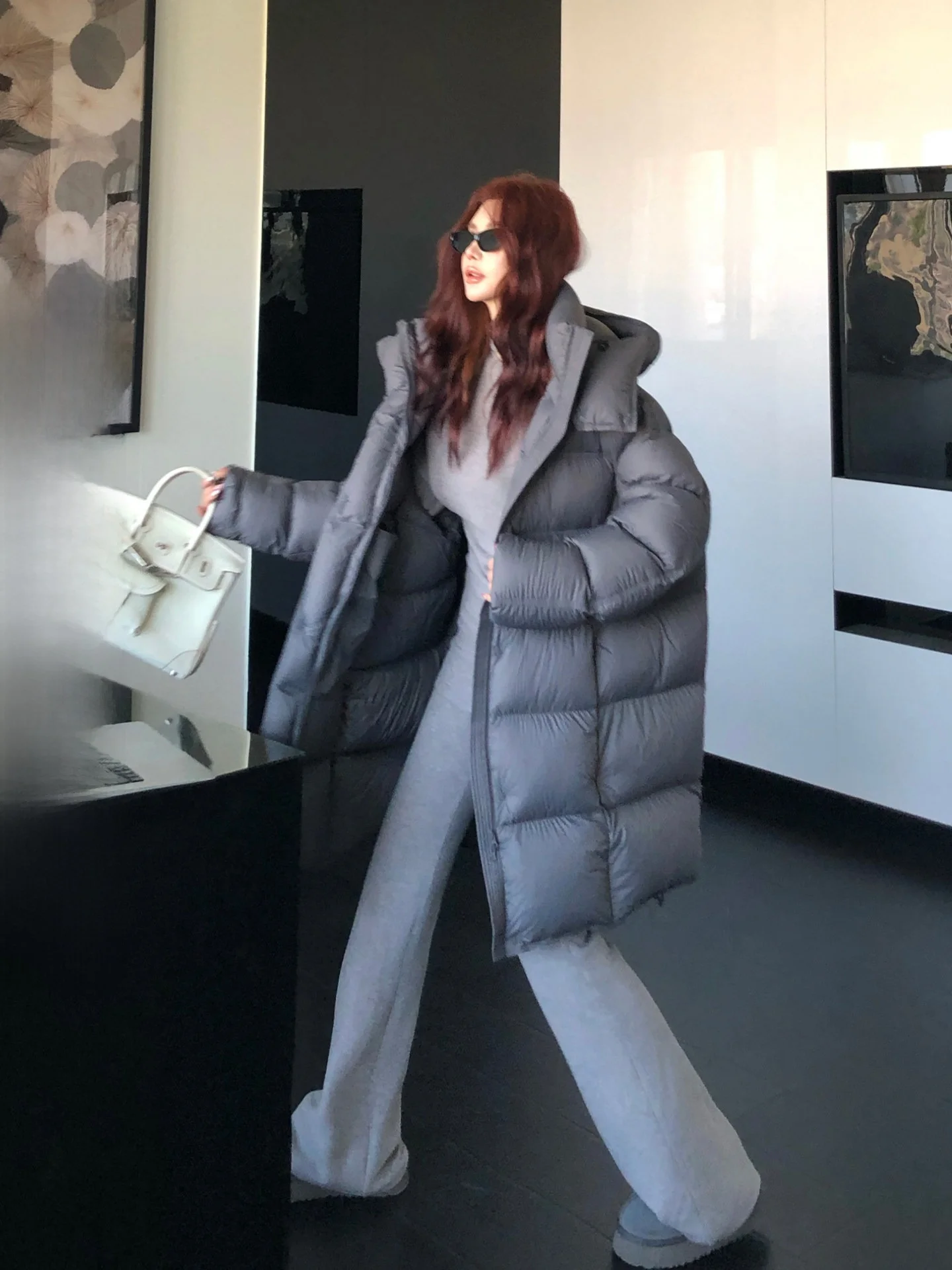 

Женское осенне-зимнее теплое пальто средней длины Li Wan Jun Korean Sle New National Stand White Du down Jaet с отстегивающимся капюшоном