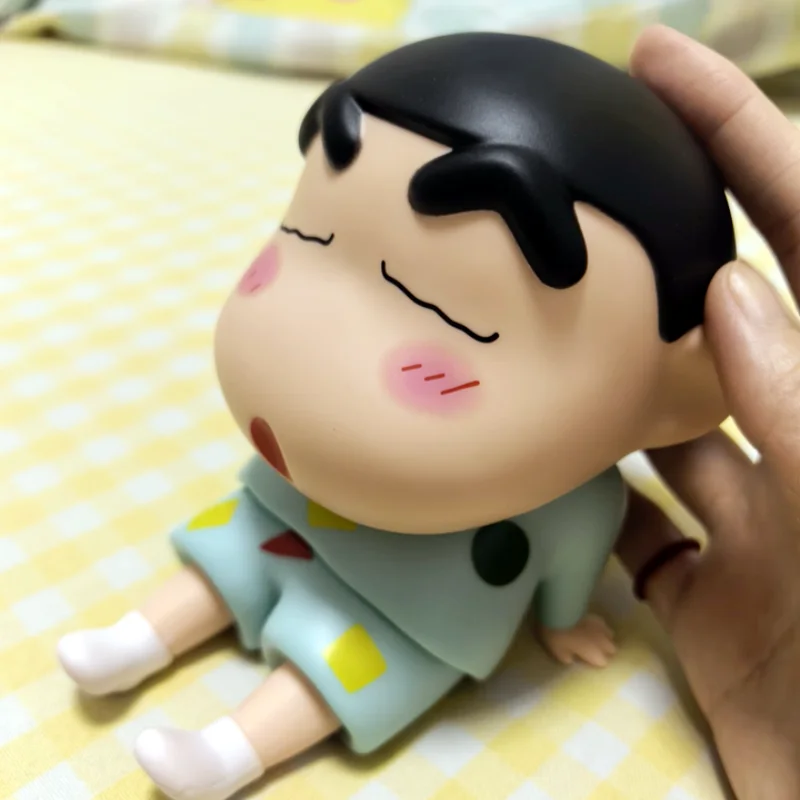 جديد 13.5 سنتيمتر تلوين شين تشان بولي كلوريد الفينيل عمل أرقام حامل هاتف تشيبي أنيمي سطح المكتب الحلي الكرتون لعبة مجسمة لطيف دمية الديكور