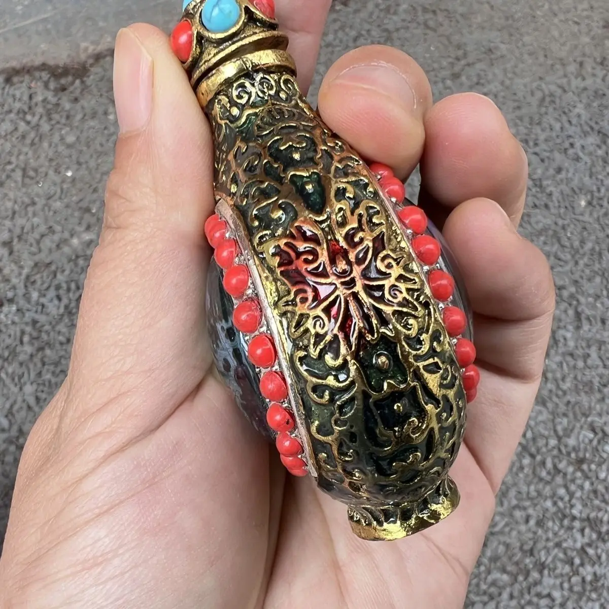 Tibetan snuff bottle inlaid with retro double-sided cigarette set with luminous inner painting bottle