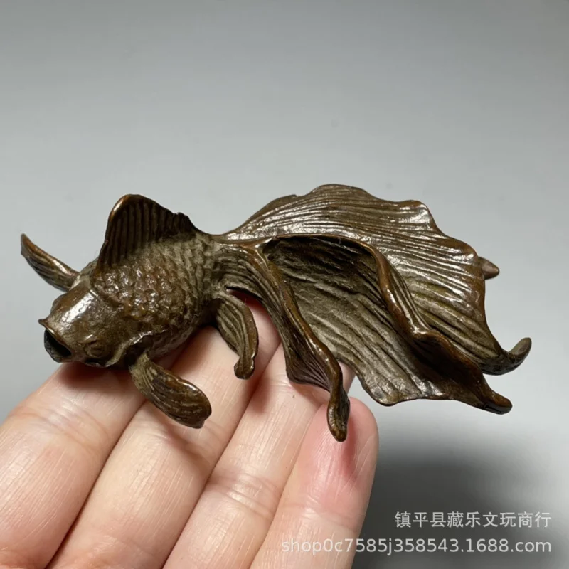 Handicraft solid copper alloy goldfish mascot for prosperity and wealth, tea pet, pen holder, decorative ornament