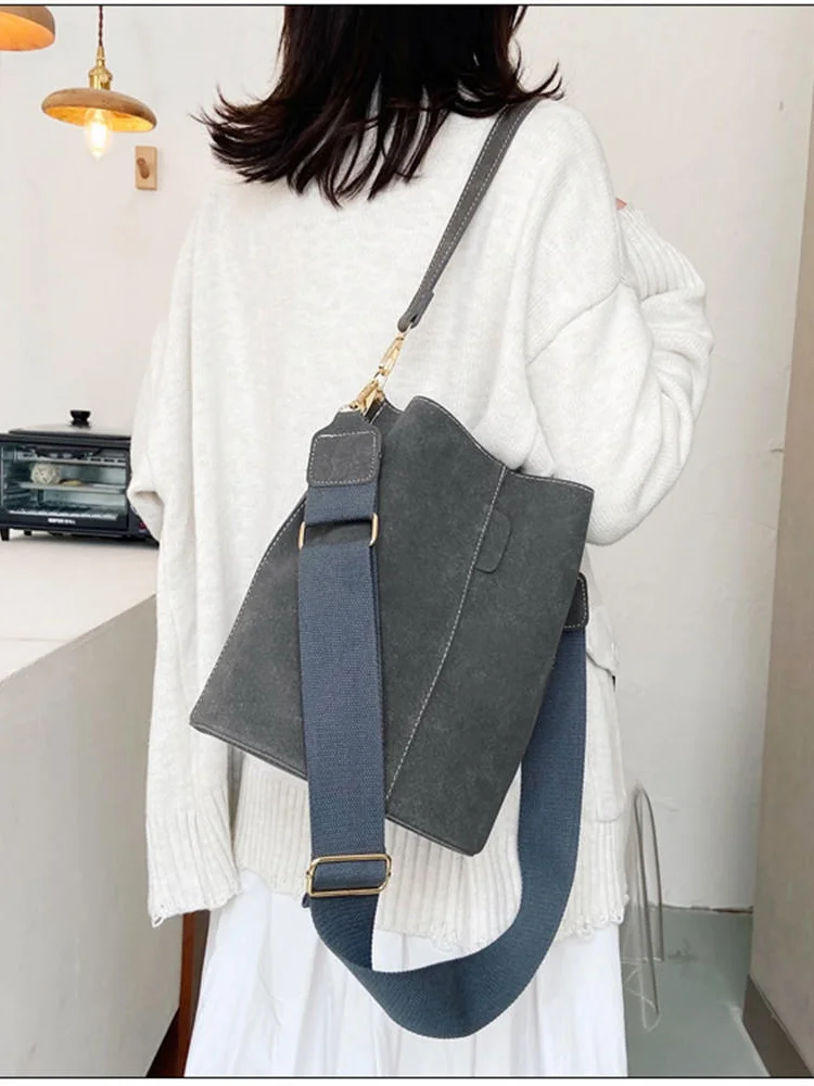 Torba typu Bucket ze skóry matowej dla kobiet zamszowa modna torba na ramię typu crossbody torebka o dużej pojemności Retro prosta codzienna torba listonoszka — zdjęcie 2